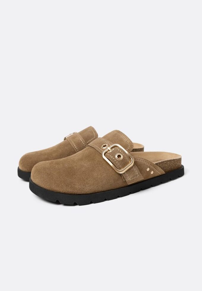 Split-suede-klogger med spenne