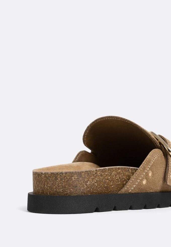 Split-suede-klogger med spenne