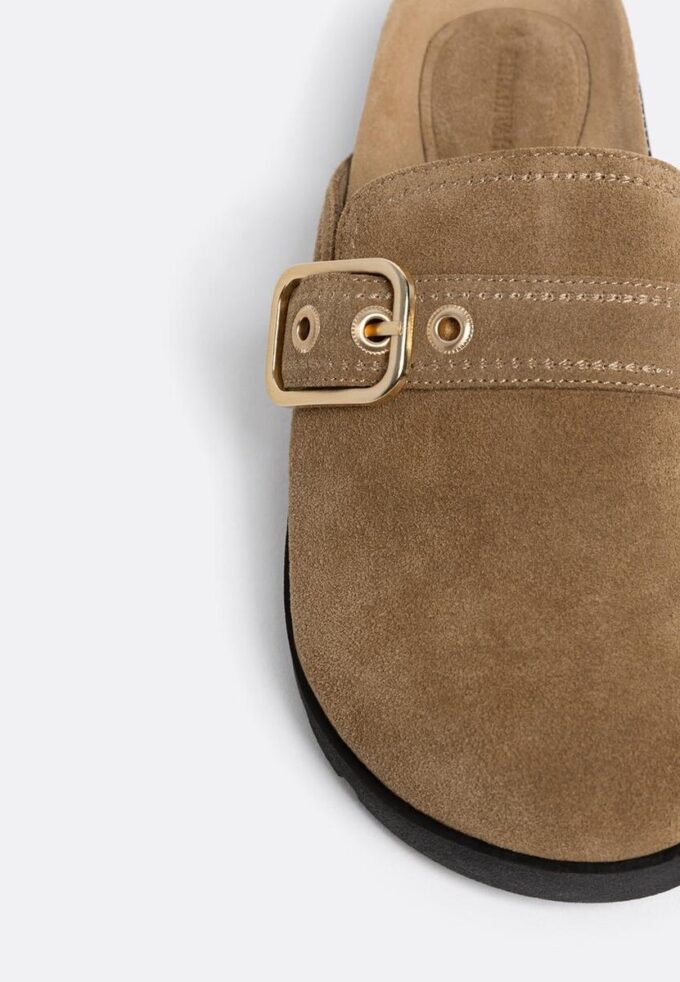 Split-suede-klogger med spenne