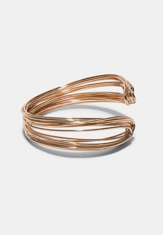 Stivt armbånd med metalltråder