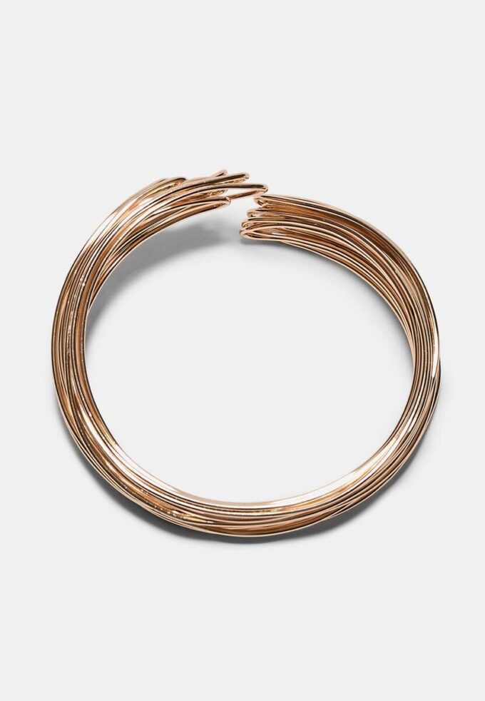 Stivt armbånd med metalltråder