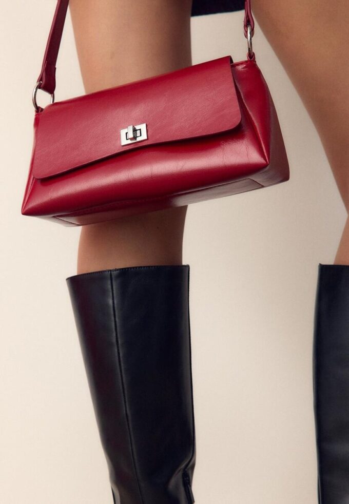 Stor rektangulær miniveske med klaff