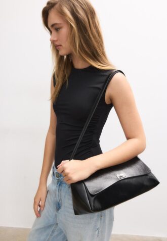 Stor skulderveske med klaff