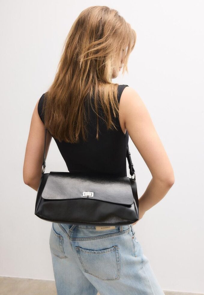 Stor skulderveske med klaff