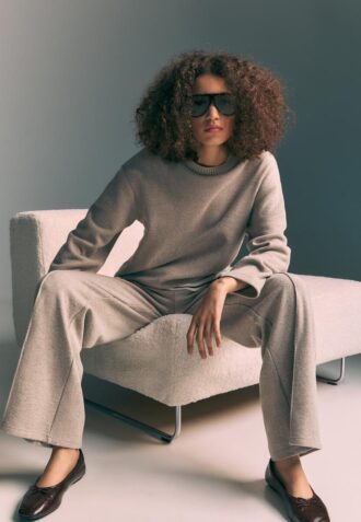 Strikkede bukser med sømdetaljer