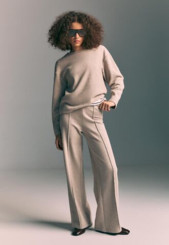 Strikkede bukser med sømdetaljer