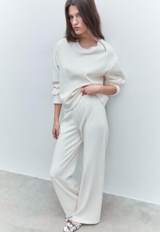 Strikkede bukser med sømdetaljer