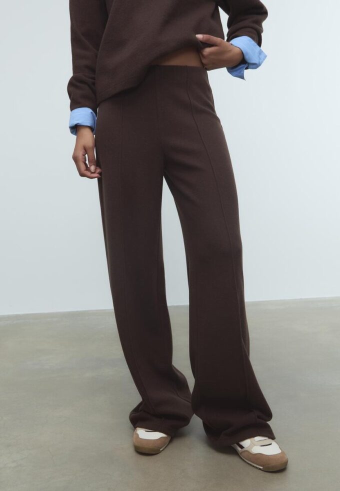 Strikkede bukser med sømdetaljer