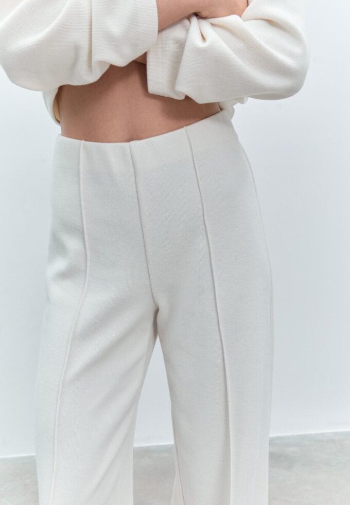 Strikkede bukser med sømdetaljer