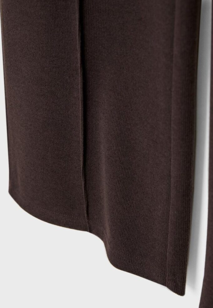 Strikkede bukser med sømdetaljer