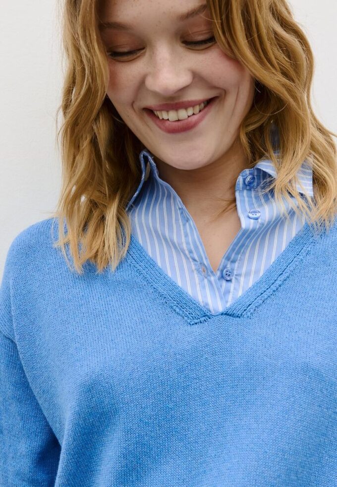 Strikkegenser i to stoffer