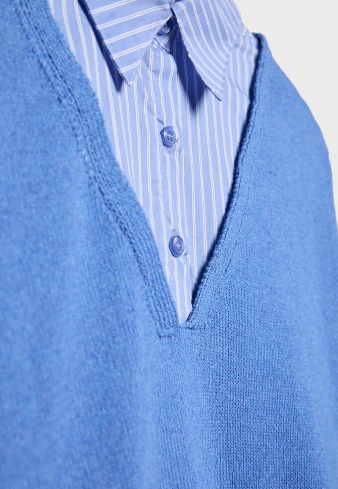 Strikkegenser i to stoffer