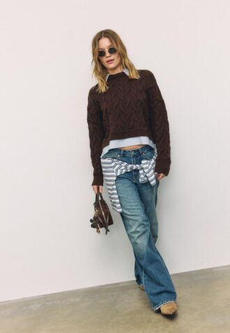 Strikkegenser i to stoffer med avtakbar krage