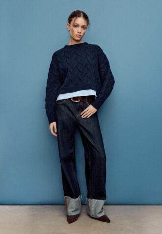 Strikkegenser i to stoffer med avtakbar krage