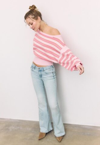 Strikkegenser med asymmetrisk ribbet kant