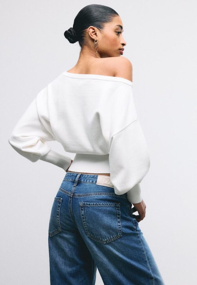 Strikkegenser med asymmetrisk ribbet kant