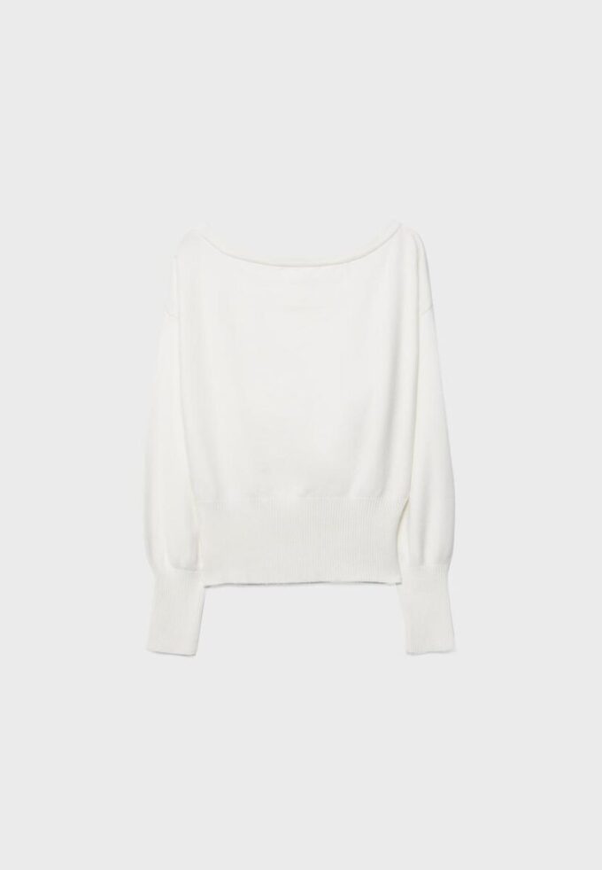 Strikkegenser med asymmetrisk ribbet kant