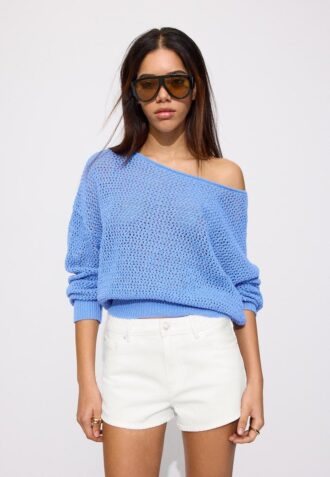 Strikkegenser med båthals