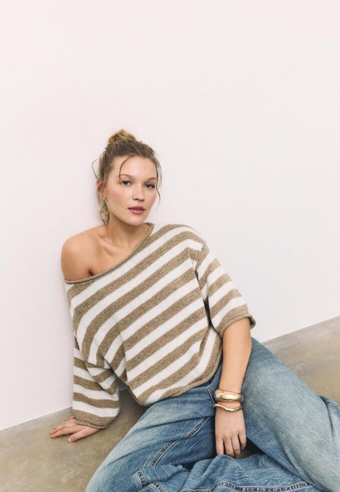 Strikkegenser med båthals