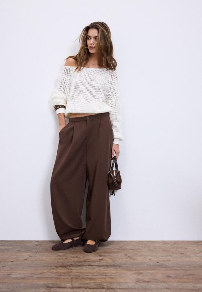 Strikkegenser med båthals