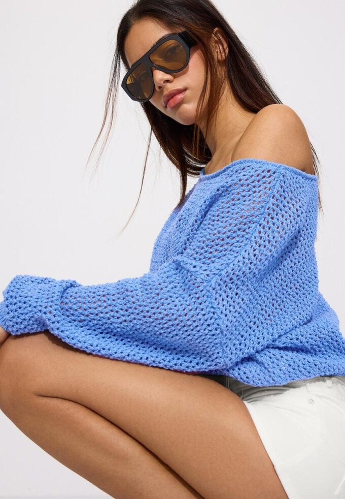 Strikkegenser med båthals