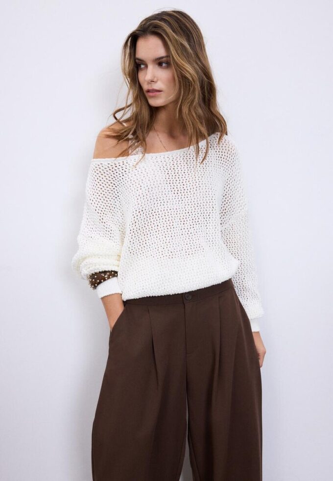 Strikkegenser med båthals