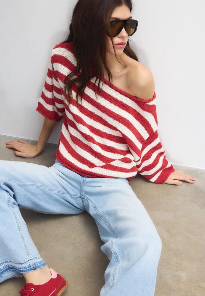 Strikkegenser med båthals