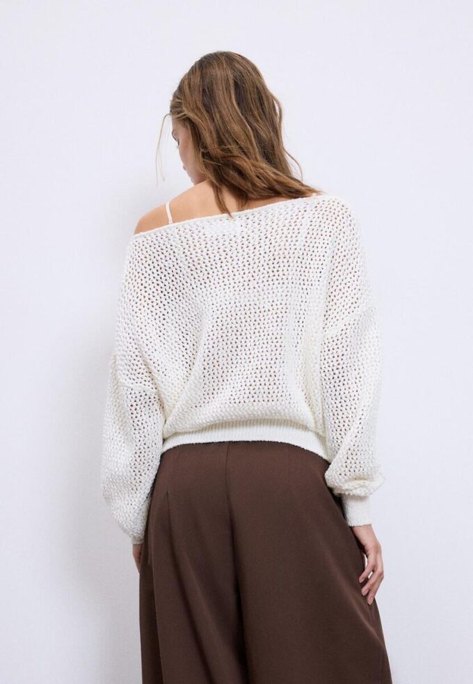 Strikkegenser med båthals