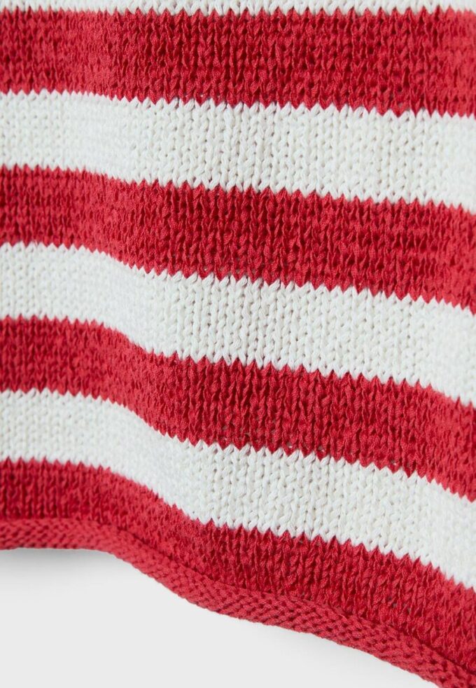 Strikkegenser med båthals