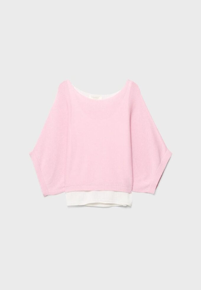 Strikkegenser med båthals og overlegg