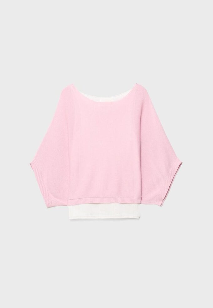 Strikkegenser med båthals og overlegg