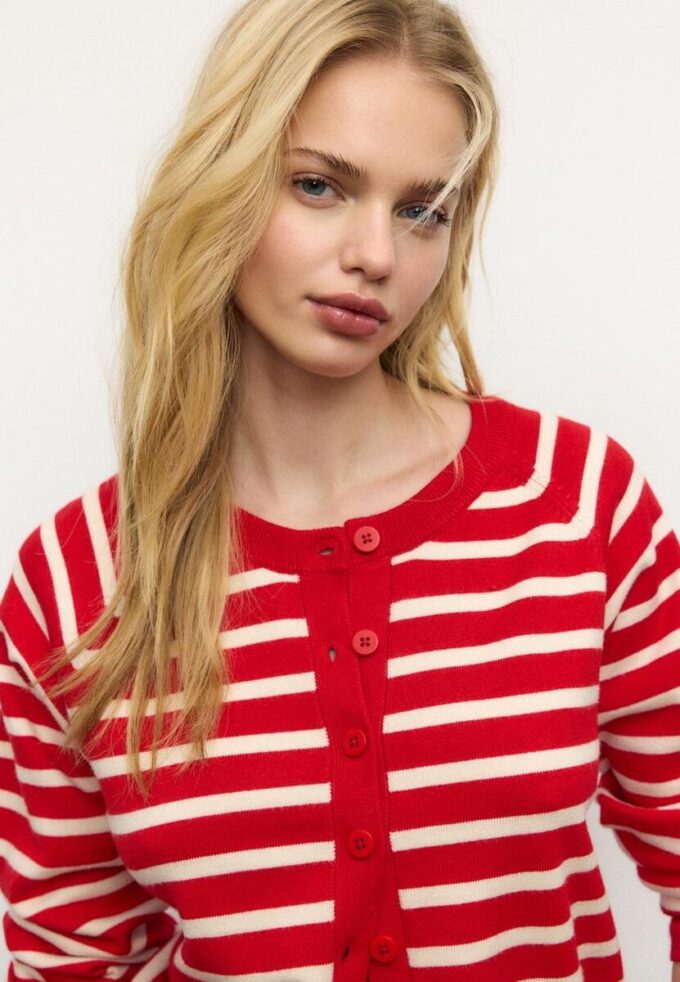 Strikkegenser med knapper og raglanermer