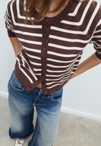 Strikkegenser med knapper og raglanermer