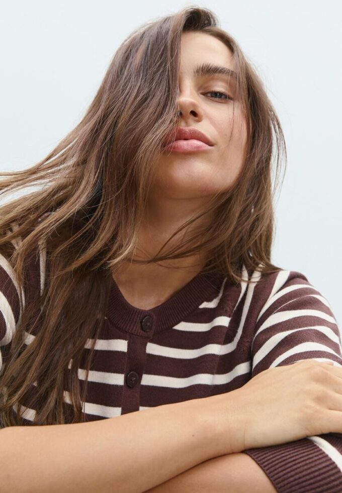 Strikkegenser med knapper og raglanermer