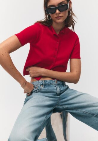 Strikkegenser med stående krage og knapper