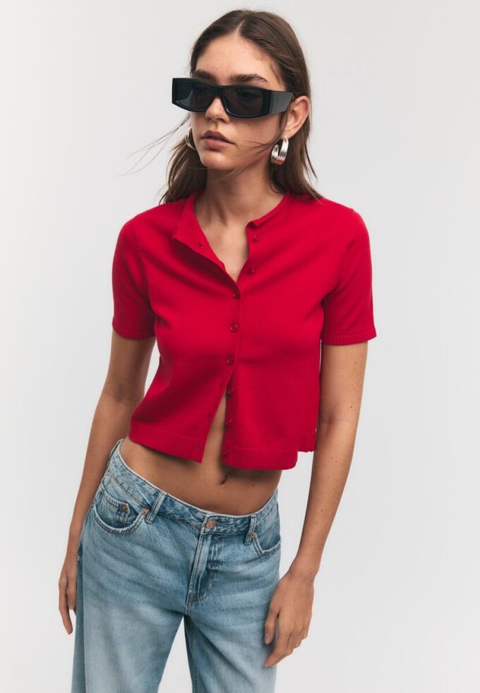 Strikkegenser med stående krage og knapper