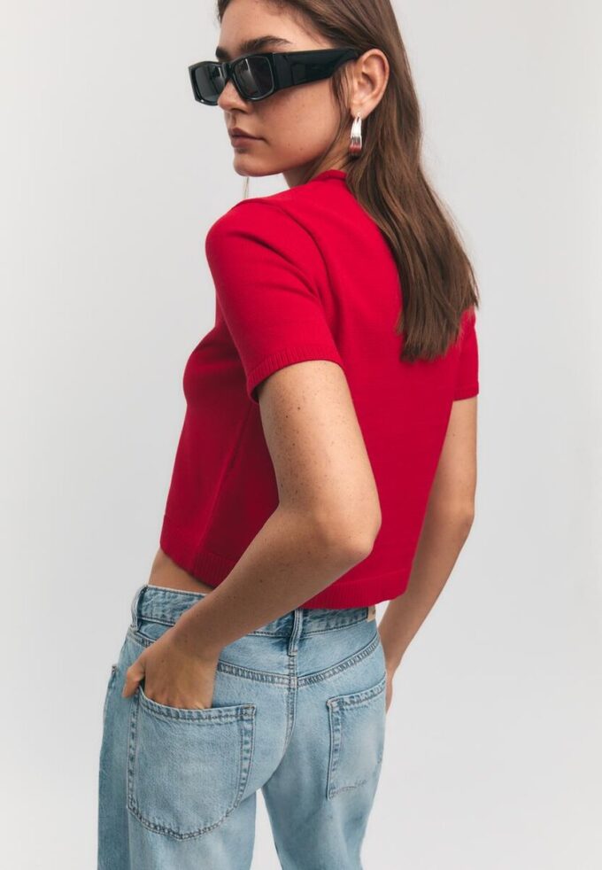 Strikkegenser med stående krage og knapper