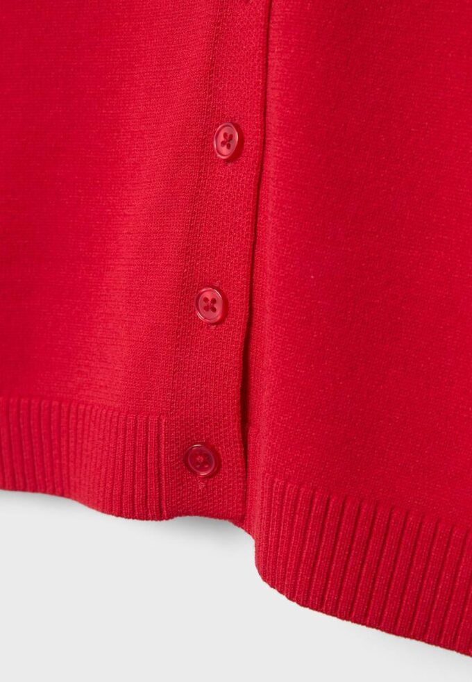 Strikkegenser med stående krage og knapper