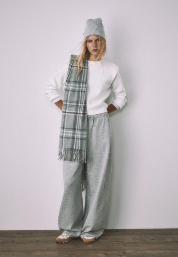 Strikket genser med polstrede skuldre