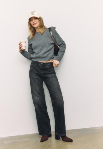 Strikket genser med polstrede skuldre