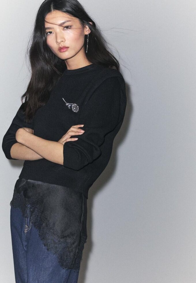 Strikket genser med polstrede skuldre