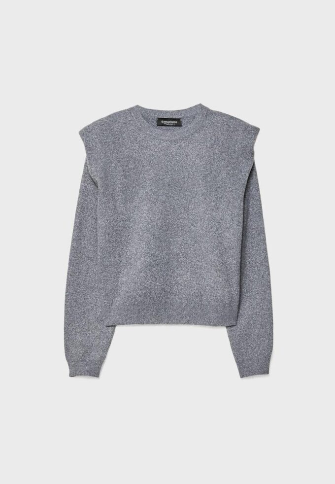 Strikket genser med polstrede skuldre