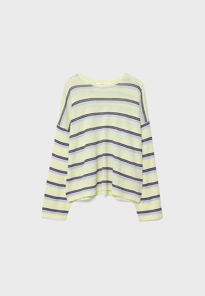 Strikket genser med striper