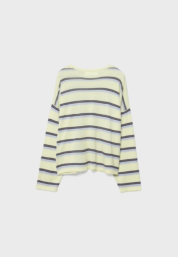 Strikket genser med striper