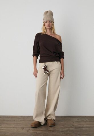 Strikket T-skjorte med båthals og belte