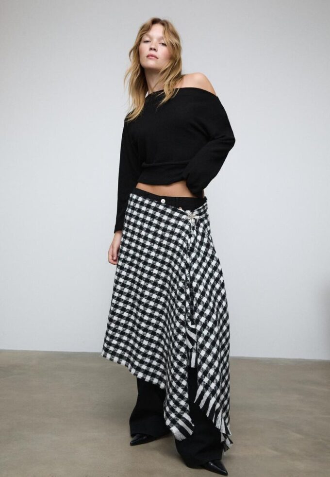 Strikket T-skjorte med båthals og belte