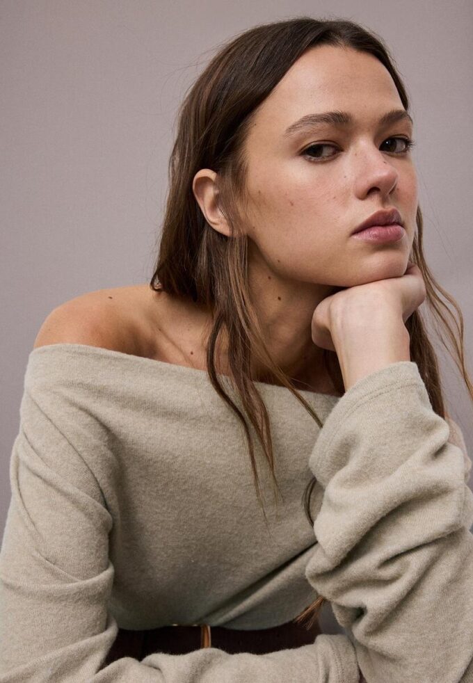 Strikket T-skjorte med båthals og belte