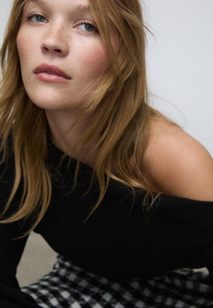 Strikket T-skjorte med båthals og belte