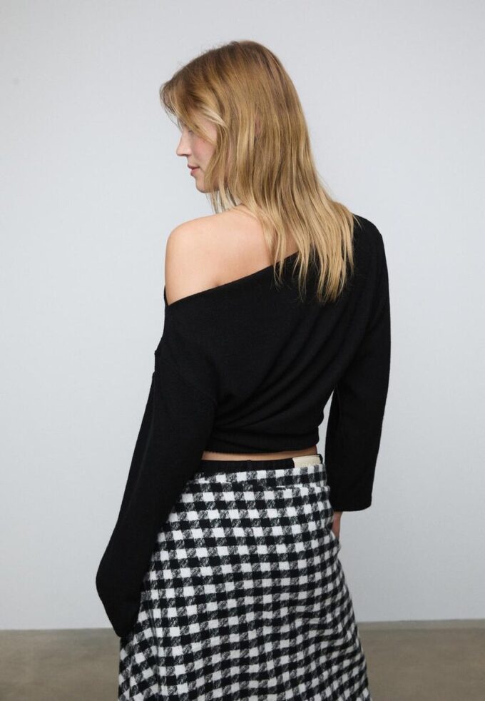 Strikket T-skjorte med båthals og belte