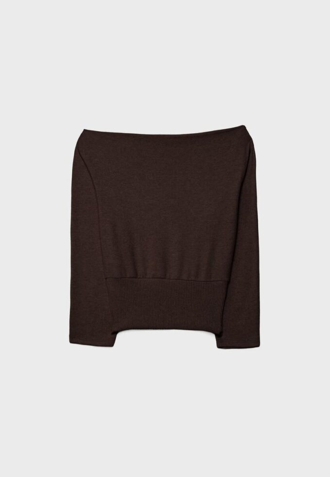 Strikket T-skjorte med båthals og belte